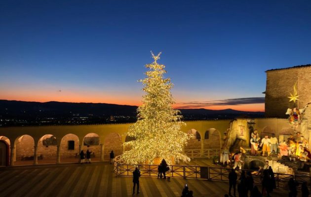 December in Tuscany and Umbria - a photo of Assisi in December